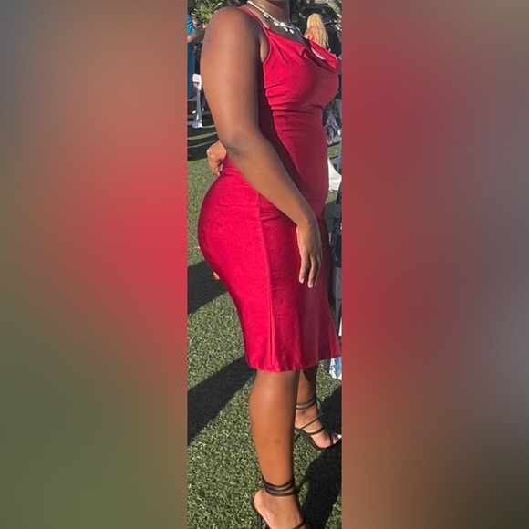 Red Satin Stretchy After 5 Spaghetti Strap Sexy Dress Sz Medium - Picture 4 of 6